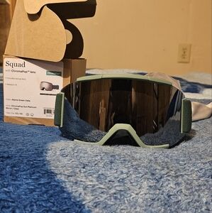 SMITH Alpine Green Ski Goggles with ChromaPop Lens